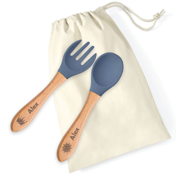 Babybestikk i silikon og tre med inngravert design Babybestikk i silikon og tre med inngravert design