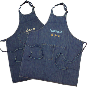 Broderet jeansforkle Broderet jeansforkle