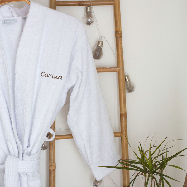 Brodert kimono-badekåpe 420 g Brodert kimono-badekåpe 420 g