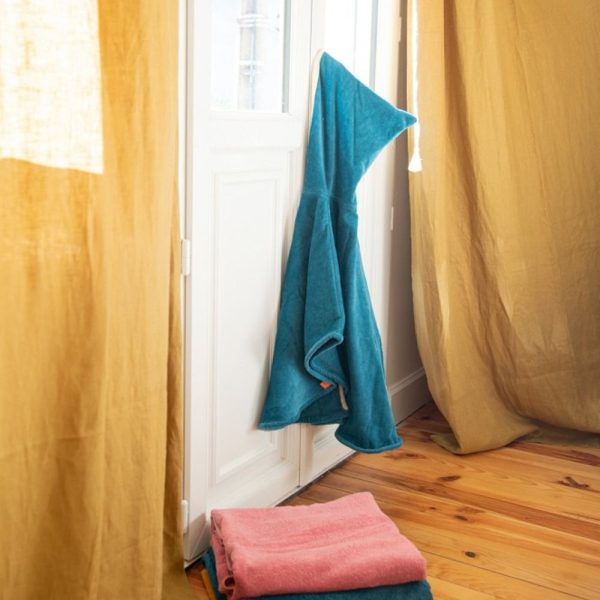 Personlig badeponcho for barn – Blå Vaskebjørn Personlig badeponcho for barn – Blå Vaskebjørn
