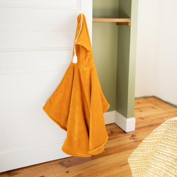 Personlig badeponcho for barn – Gul Løve Personlig badeponcho for barn – Gul Løve