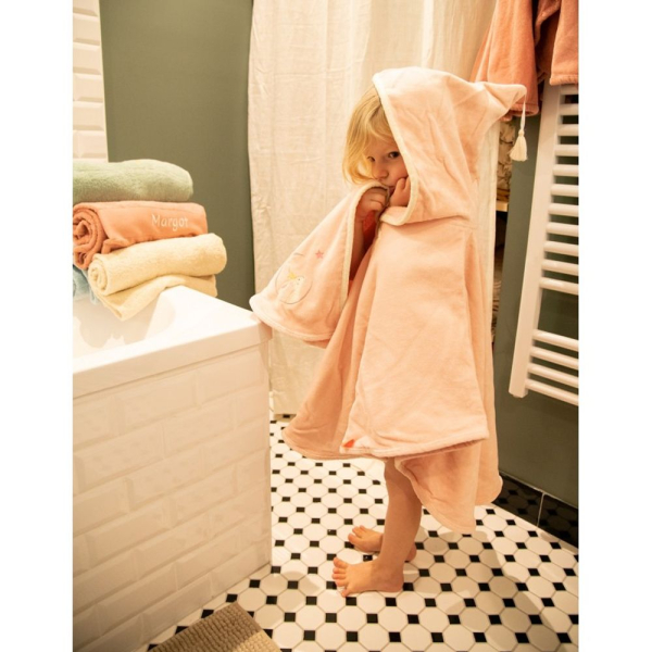 Personlig badeponcho for barn – Rosa Kanin Personlig badeponcho for barn – Rosa Kanin