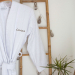 Brodert kimono-badekåpe 420 g Brodert kimono-badekåpe 420 g