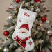 Hvit julestrømpe brodert med et navn Hvit julestrømpe brodert med et navn